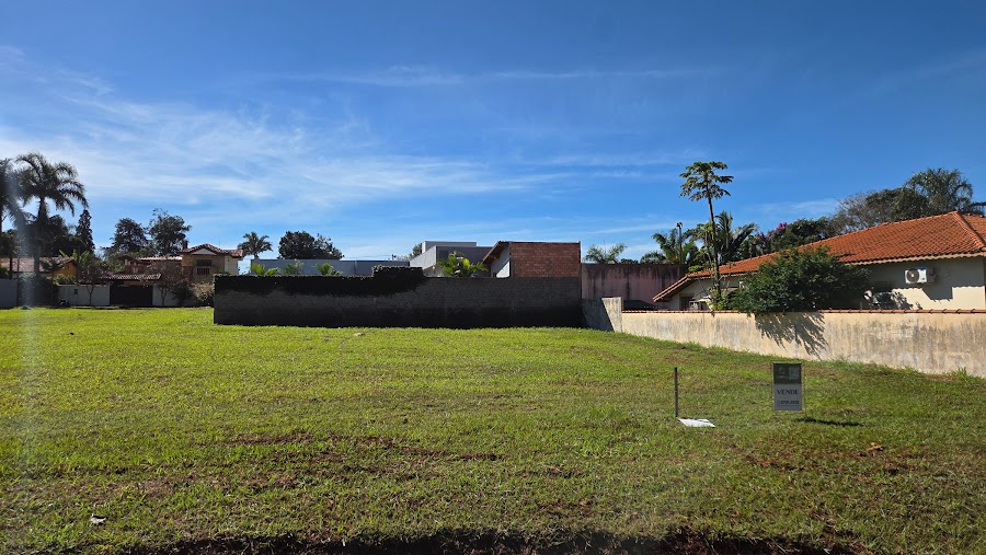 Terreno de 600m² no condomínio O Estribo