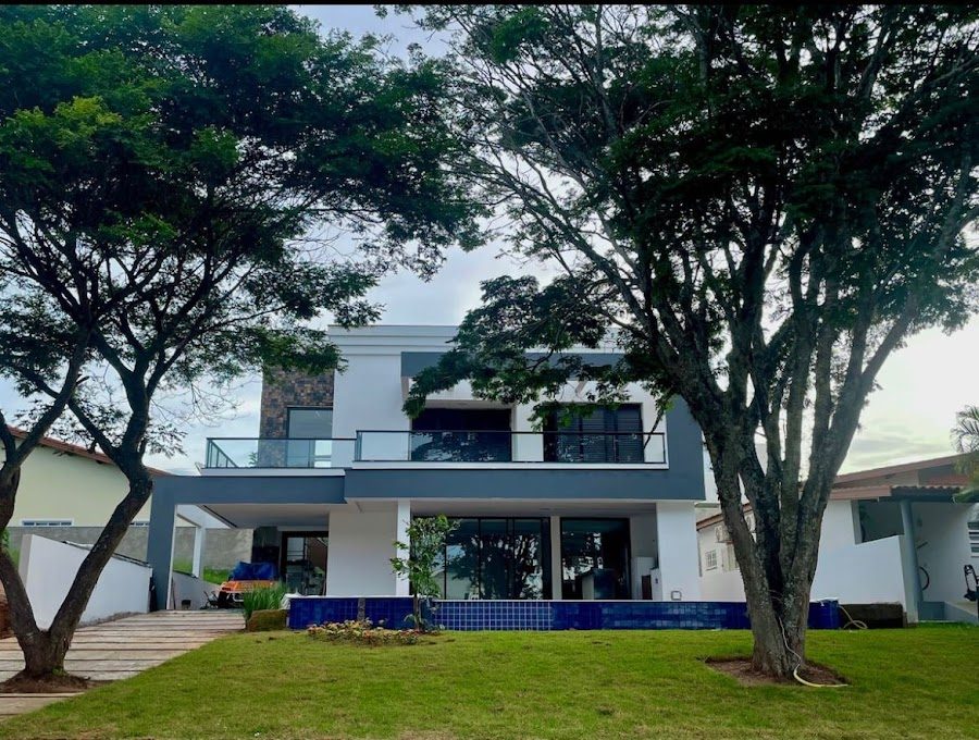 Casa de alto padrão à venda quadra HO próximo ao clube Iate