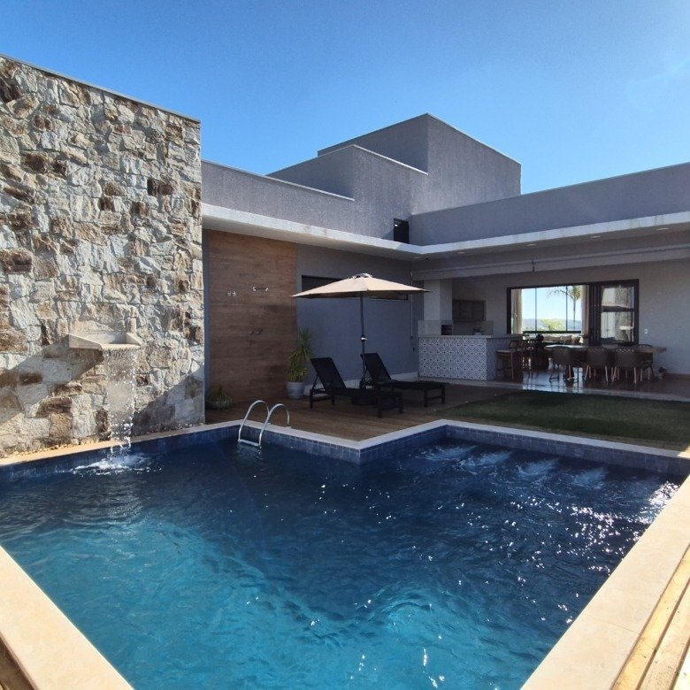 Casa à venda no Condomínio Riviera de Santa Cristina XIII HZC16II