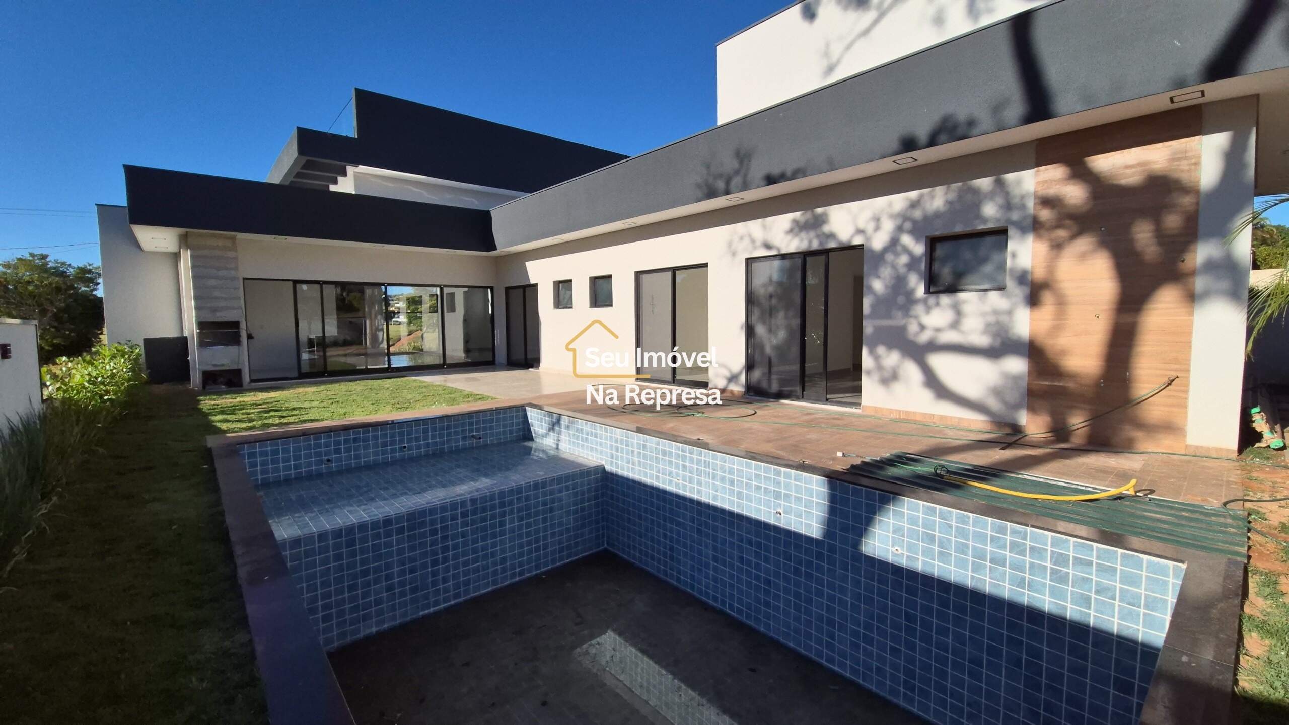 Casa à venda no Condomínio Riviera de Santa Cristina XIII HZH17OI