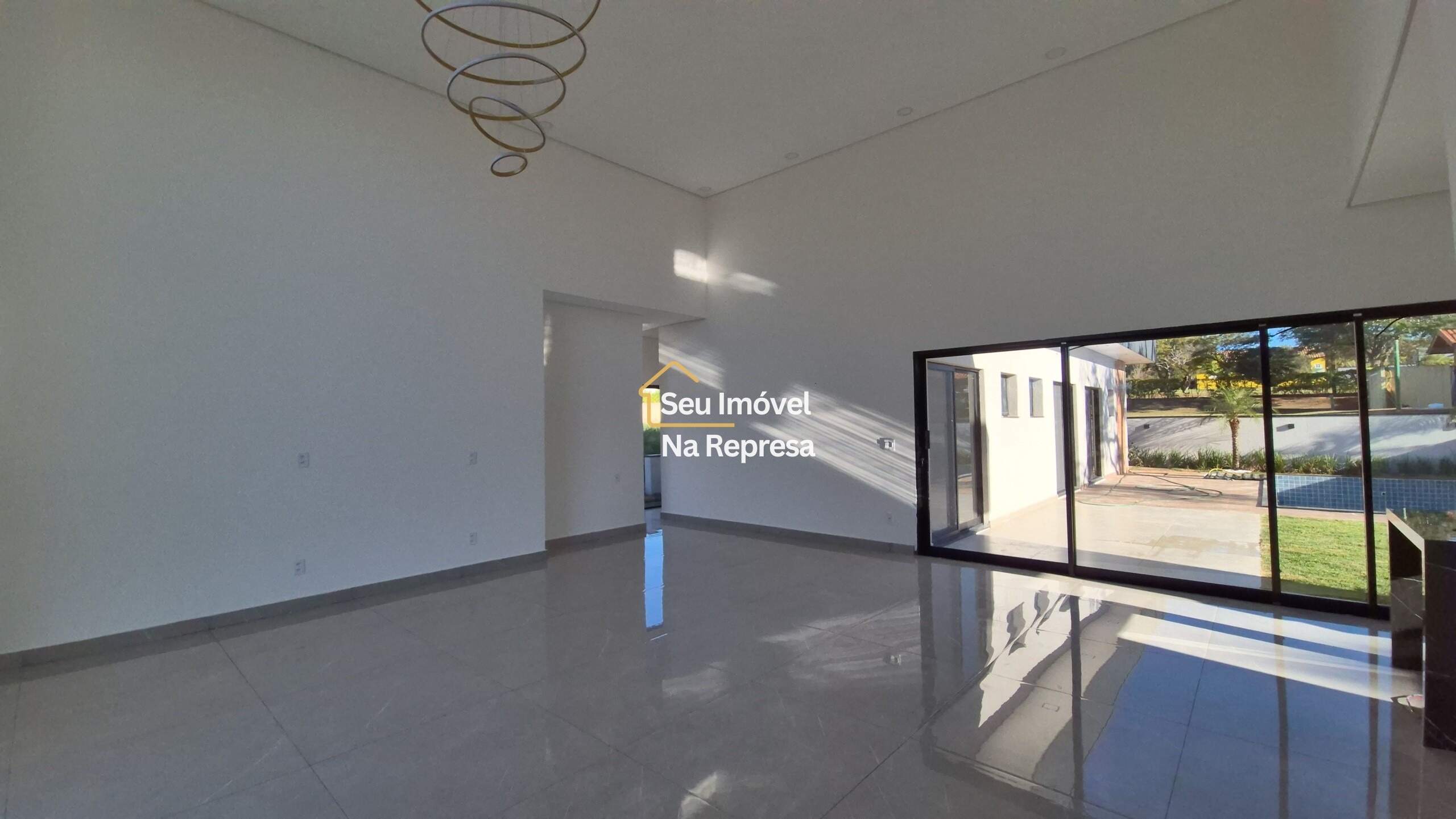 Casa à venda no Condomínio Riviera de Santa Cristina XIII HZH17OI