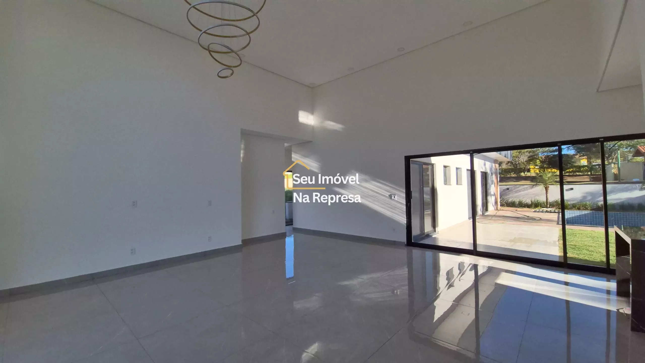 Casa à venda no Condomínio Riviera de Santa Cristina XIII HZH17OI