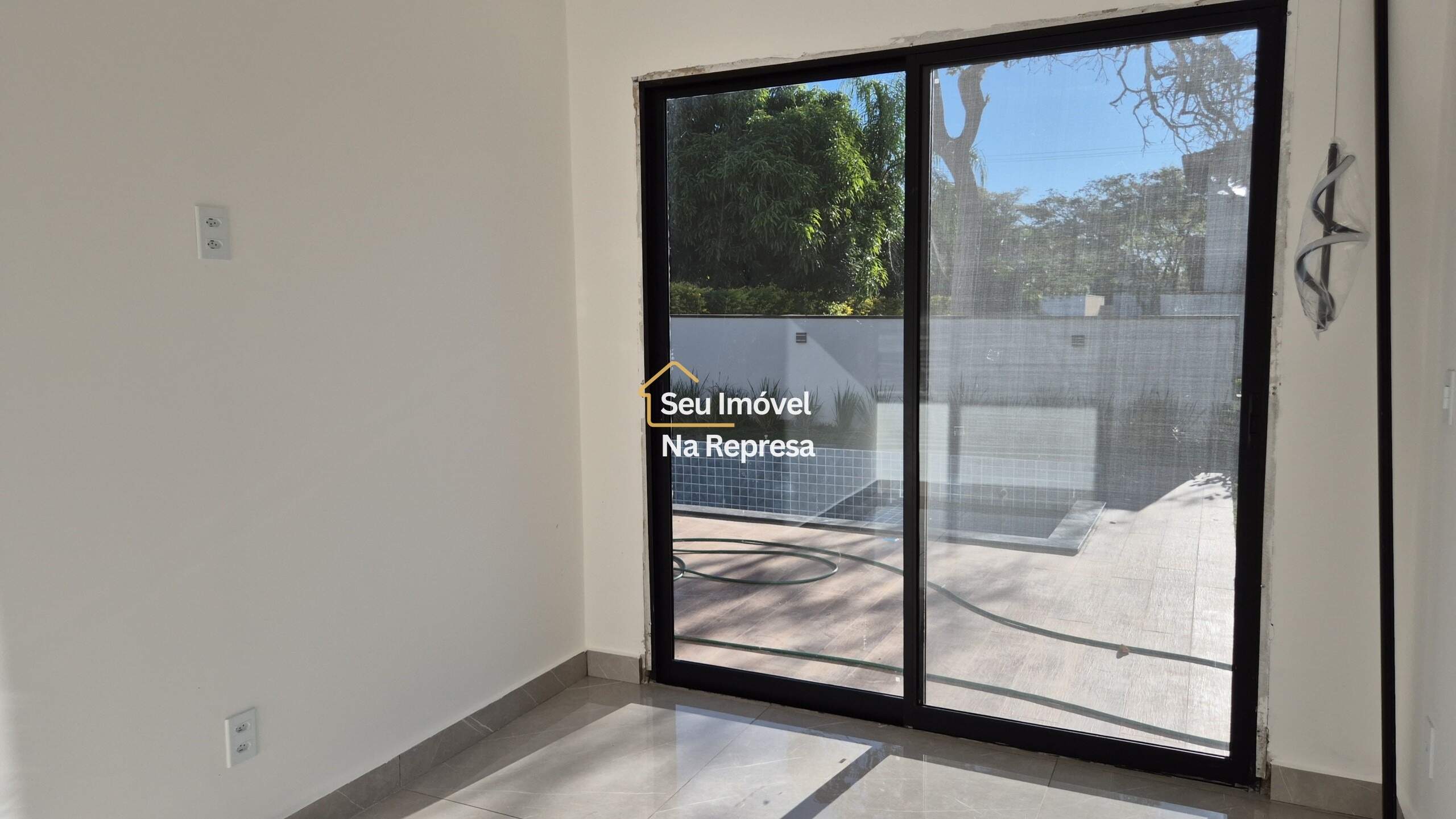 Casa à venda no Condomínio Riviera de Santa Cristina XIII HZH17OI