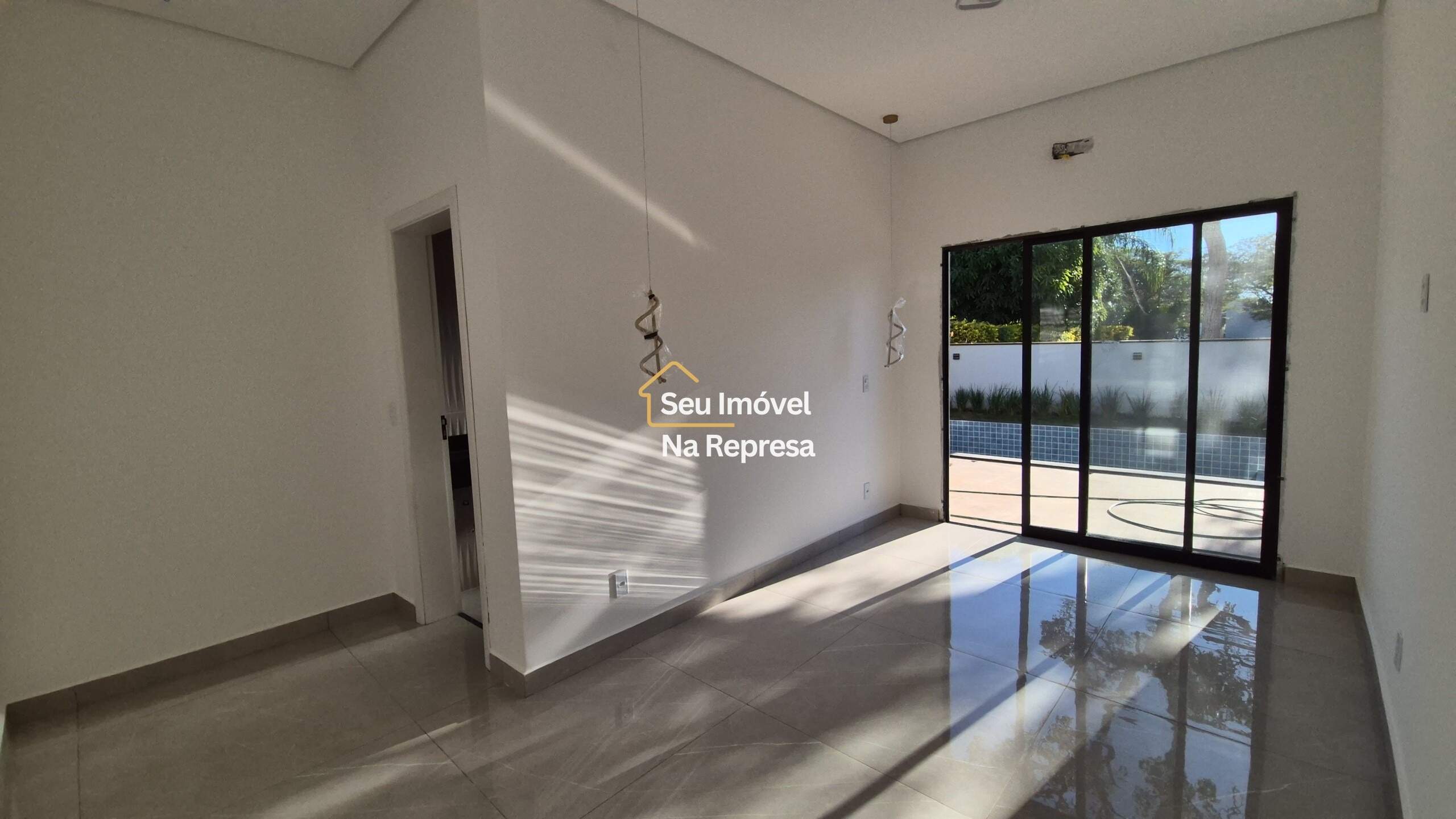 Casa à venda no Condomínio Riviera de Santa Cristina XIII HZH17OI