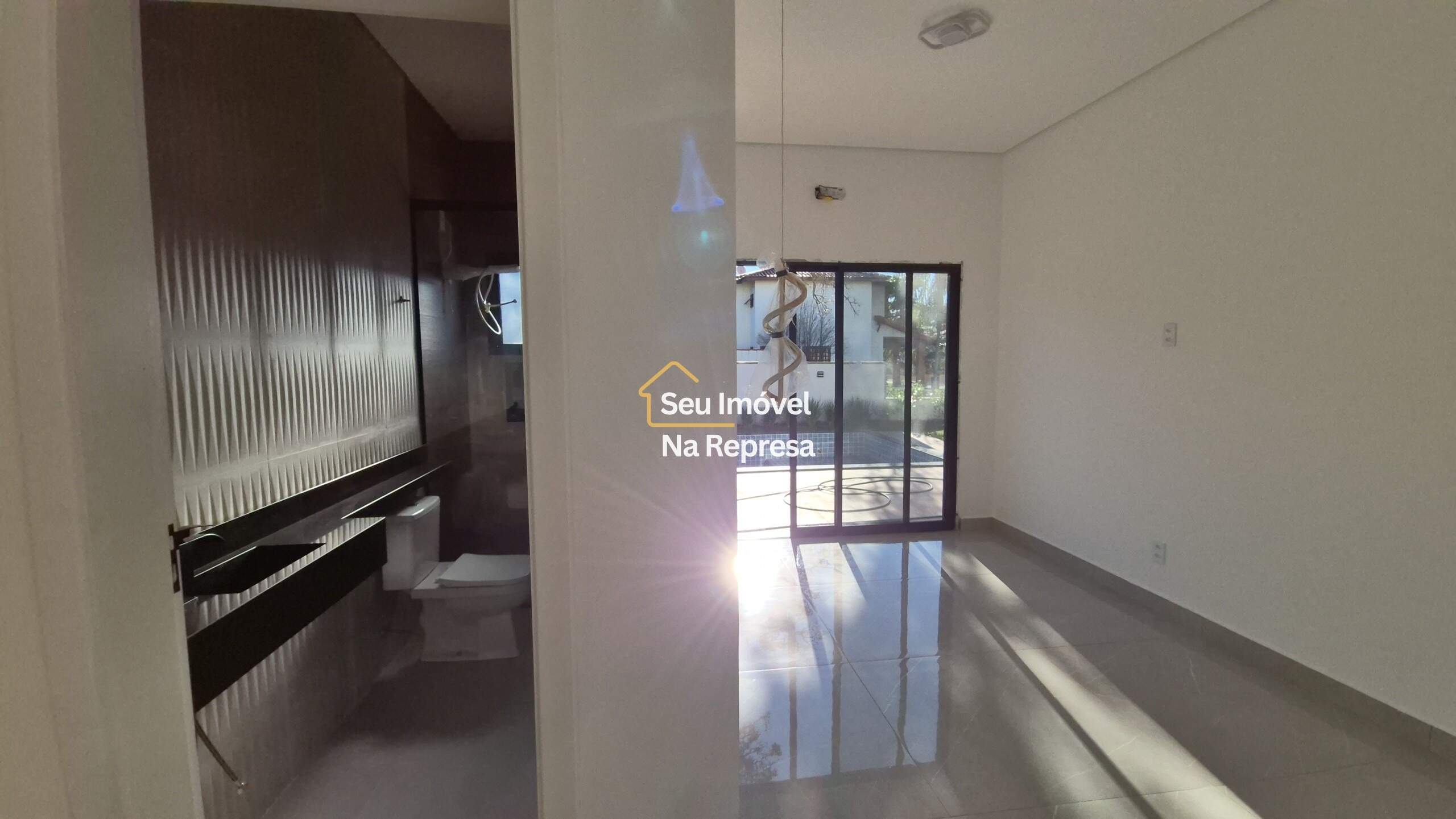 Casa à venda no Condomínio Riviera de Santa Cristina XIII HZH17OI