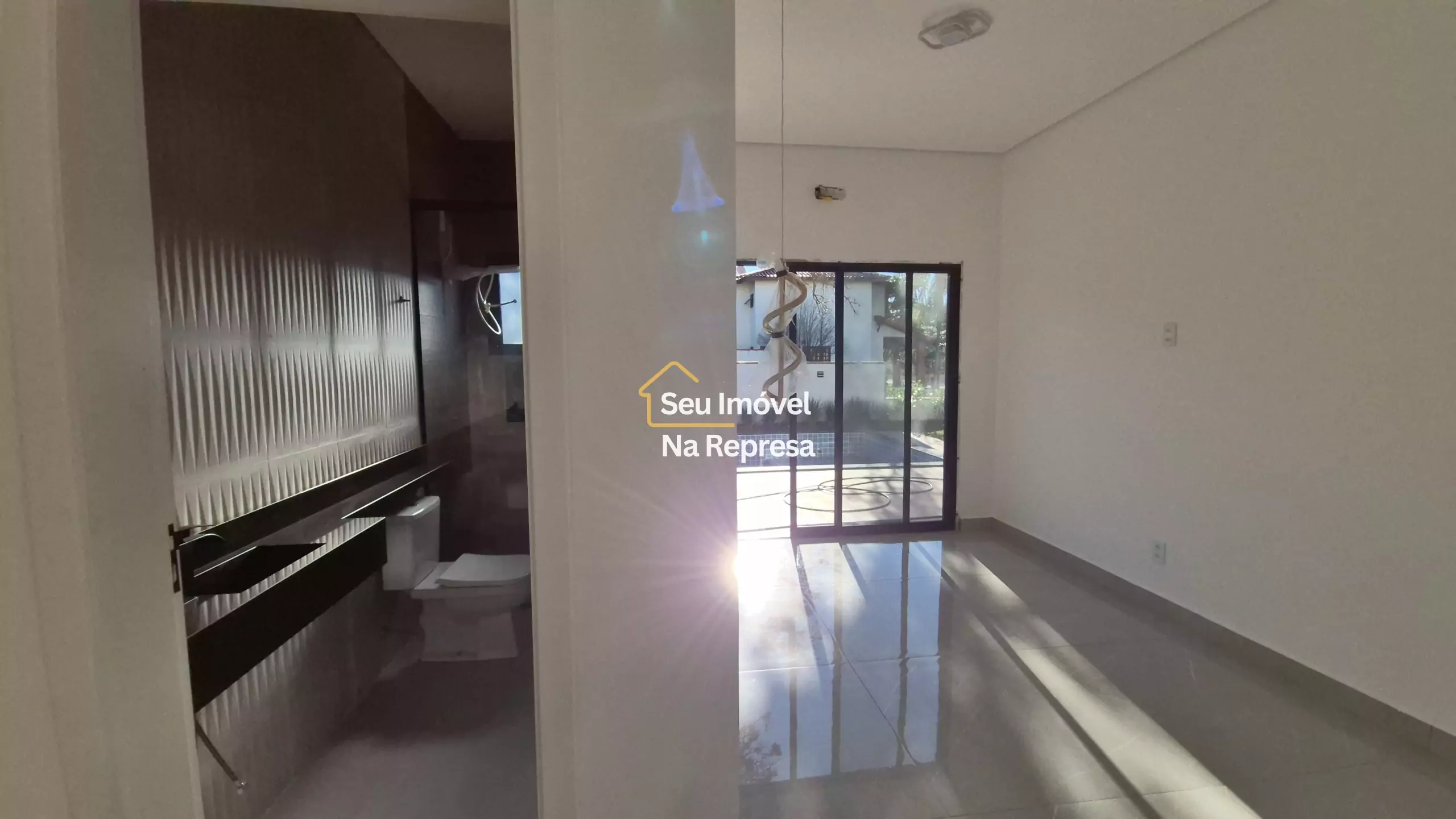 Casa à venda no Condomínio Riviera de Santa Cristina XIII HZH17OI