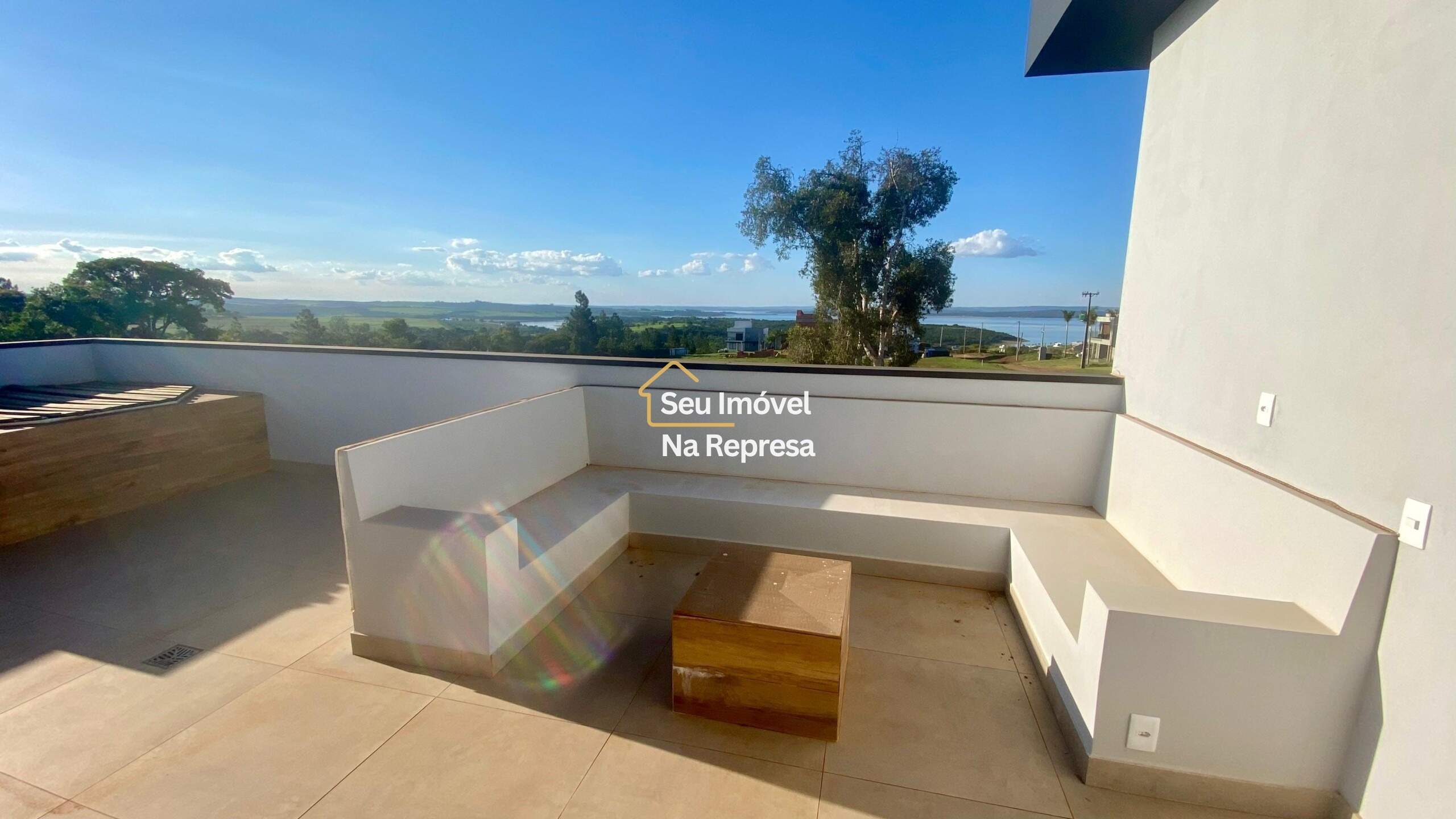 Casa à venda no Condomínio Riviera de Santa Cristina XIII HZE13NI