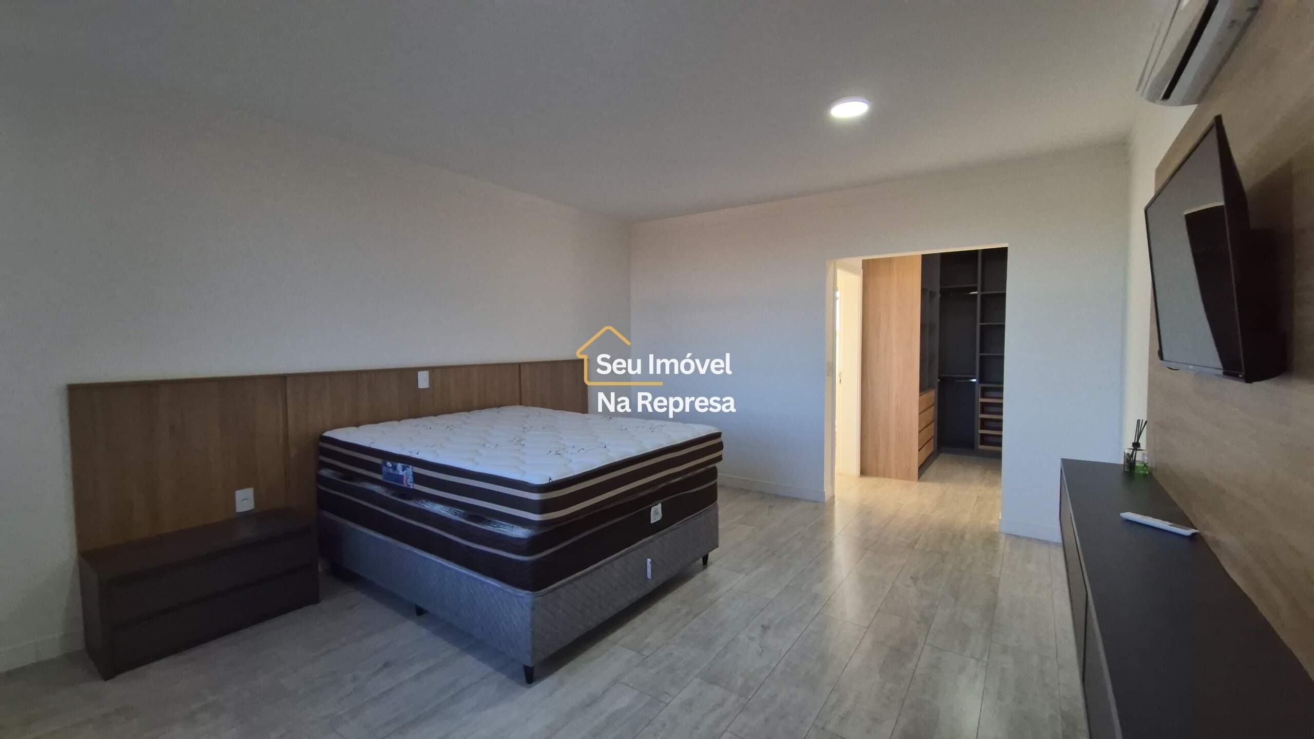 Casa à venda no Condomínio Riviera de Santa Cristina XIII HZH17OI