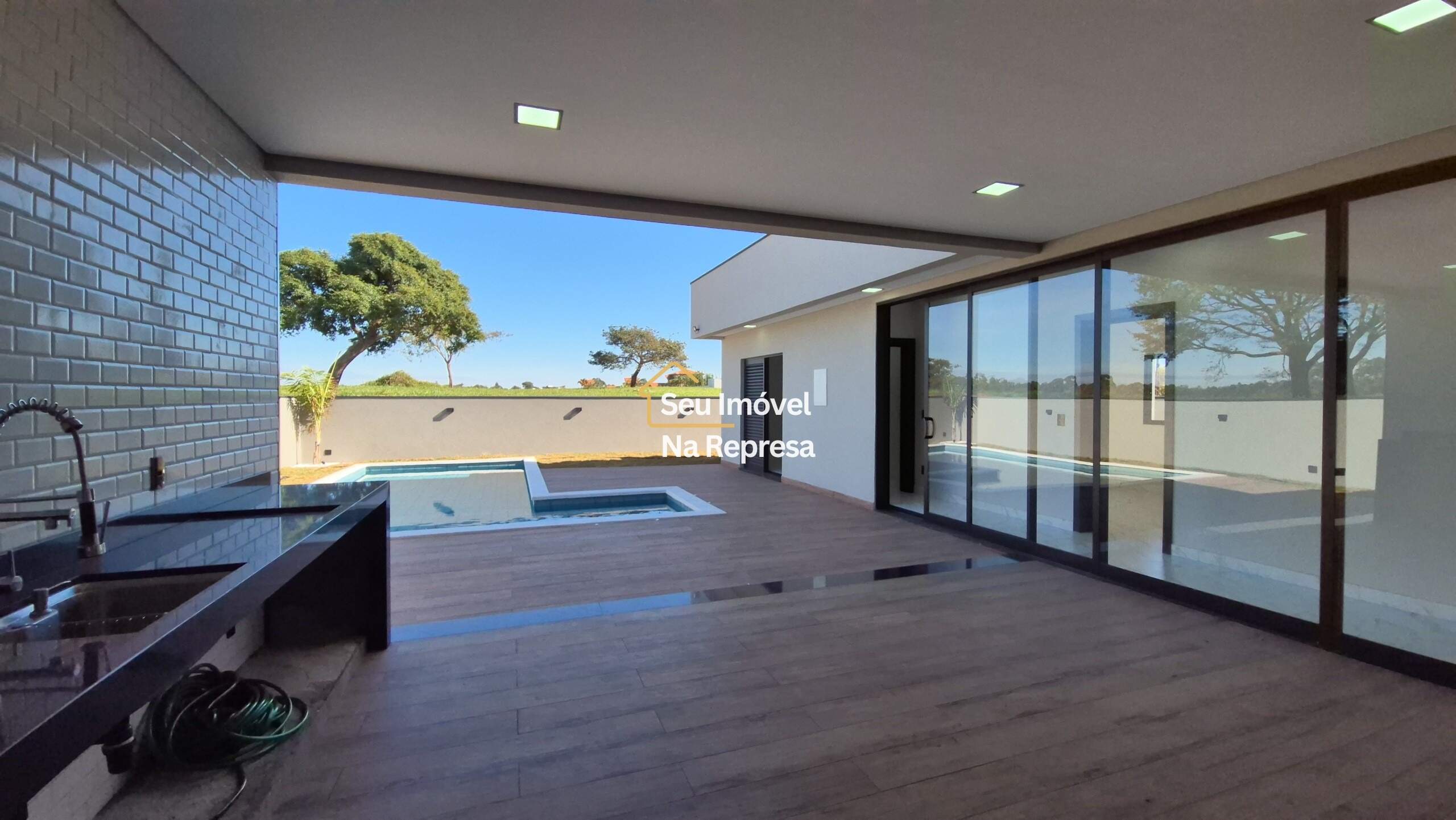 OPORTUNIDADE! CASA NOVA COM 3 SUÍTES E PISCINA PRIVATIVA – RIVIERA XIII