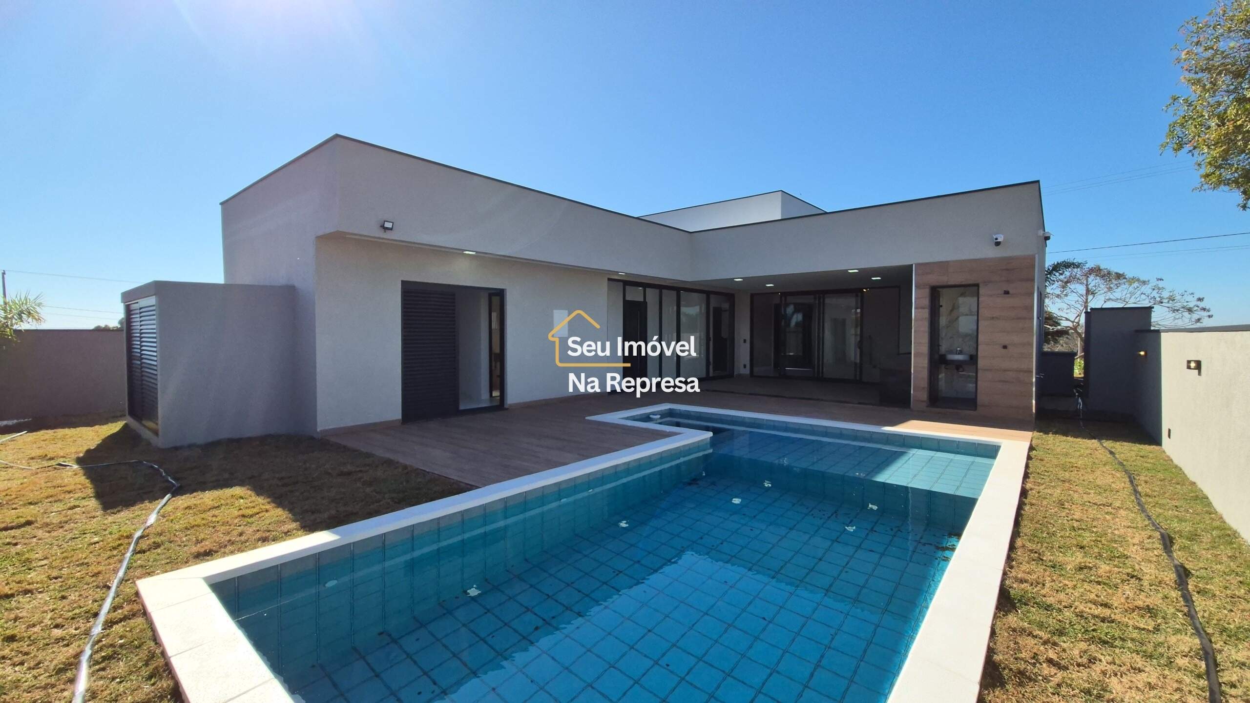 OPORTUNIDADE! CASA NOVA COM 3 SUÍTES E PISCINA PRIVATIVA – RIVIERA XIII