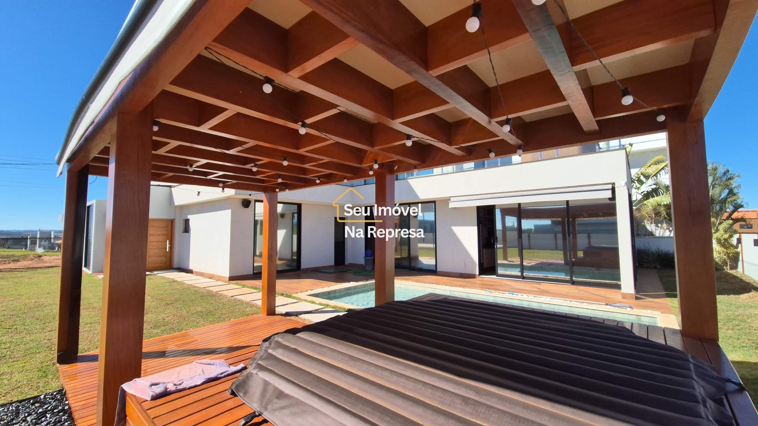 Casa à venda com 335m² de puro conforto em um terreno de 900m² no Riviera de Santa Cristina XIII