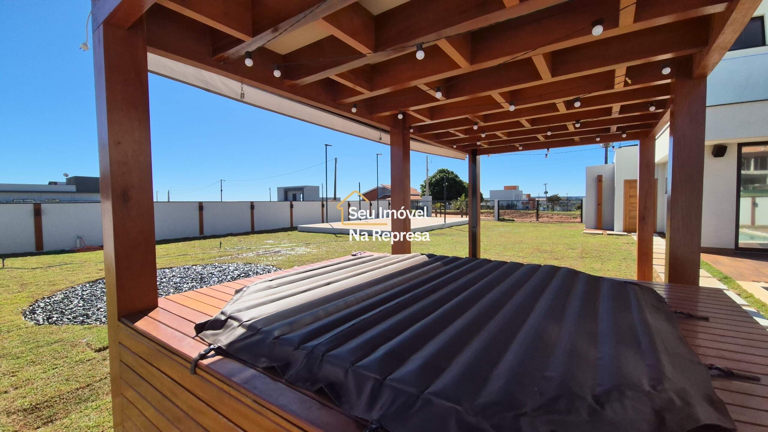 Casa à venda com 335m² de puro conforto em um terreno de 900m² no Riviera de Santa Cristina XIII