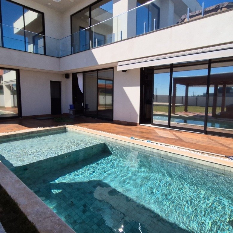 Casa à venda com 335m² de puro conforto em um terreno de 900m² no Riviera de Santa Cristina XIII