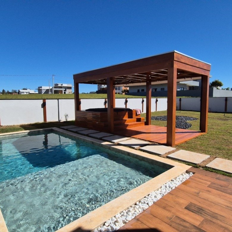 Casa à venda com 335m² de puro conforto em um terreno de 900m² no Riviera de Santa Cristina XIII