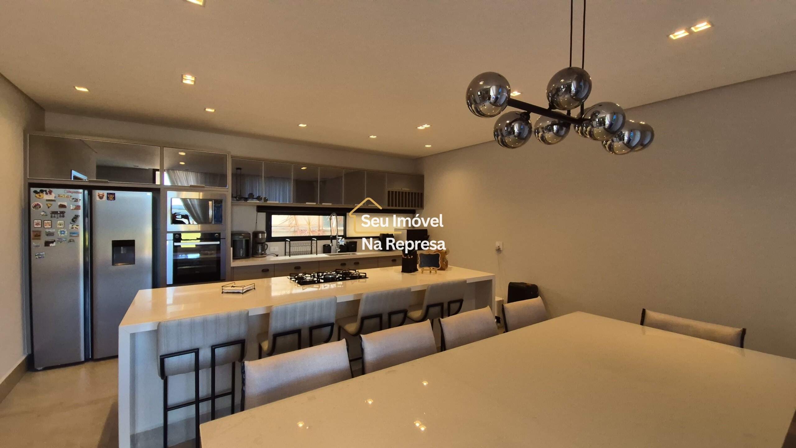 Casa à venda com 335m² de puro conforto em um terreno de 900m² no Riviera de Santa Cristina XIII