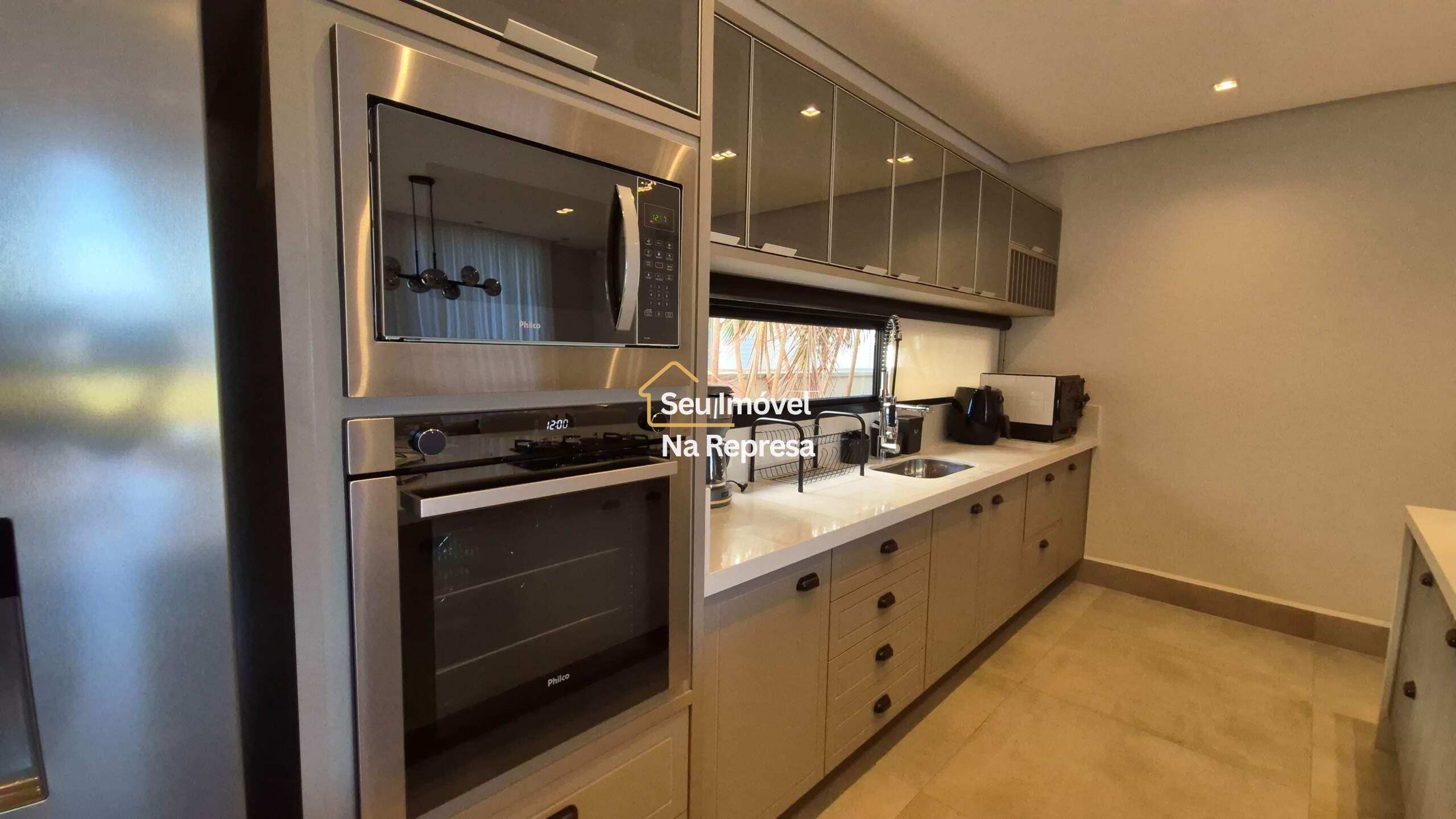 Casa à venda com 335m² de puro conforto em um terreno de 900m² no Riviera de Santa Cristina XIII