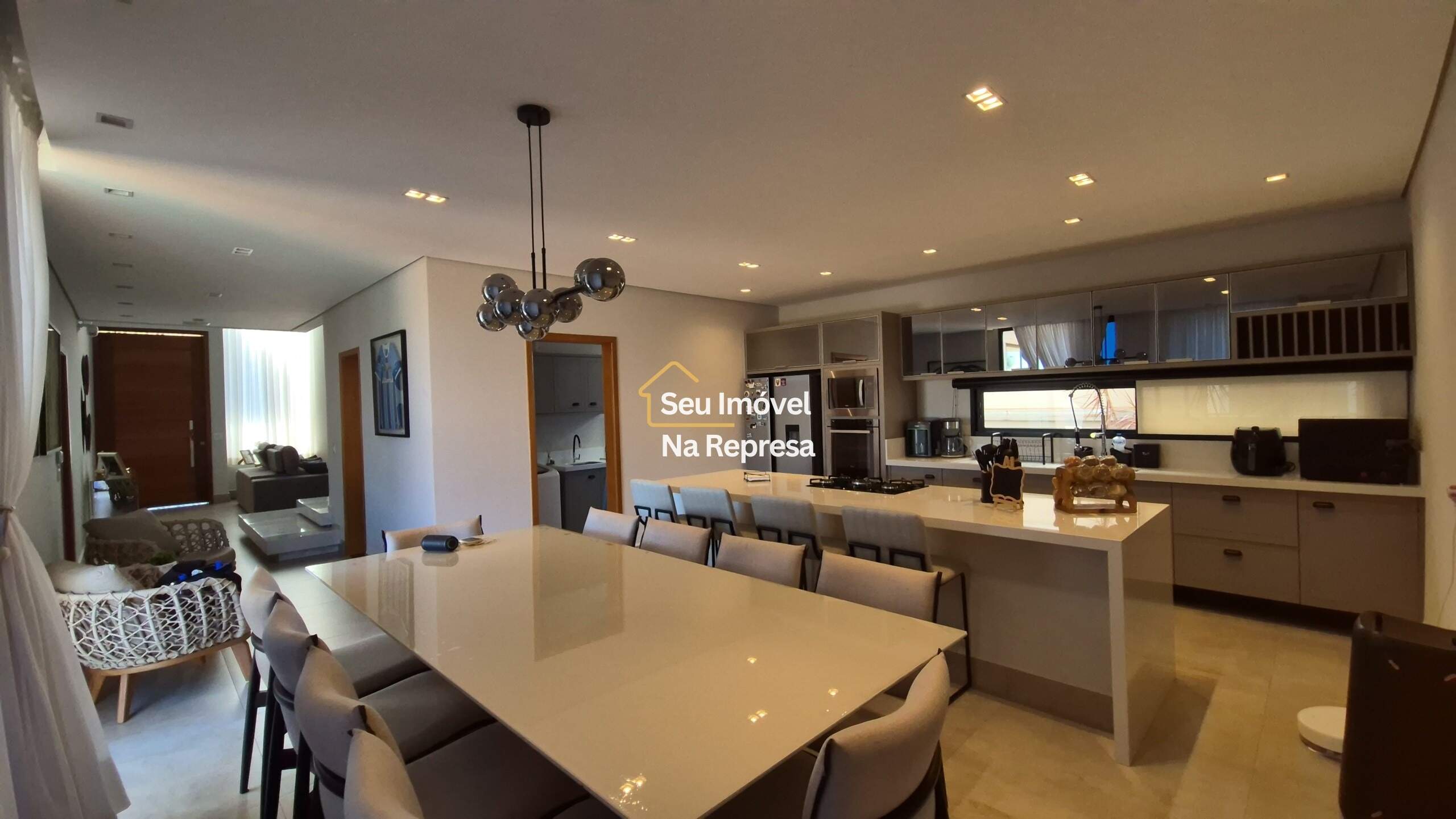 Casa à venda com 335m² de puro conforto em um terreno de 900m² no Riviera de Santa Cristina XIII