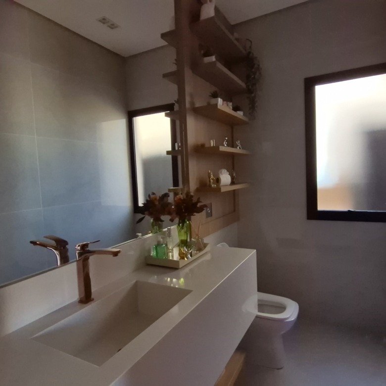 Casa à venda com 335m² de puro conforto em um terreno de 900m² no Riviera de Santa Cristina XIII