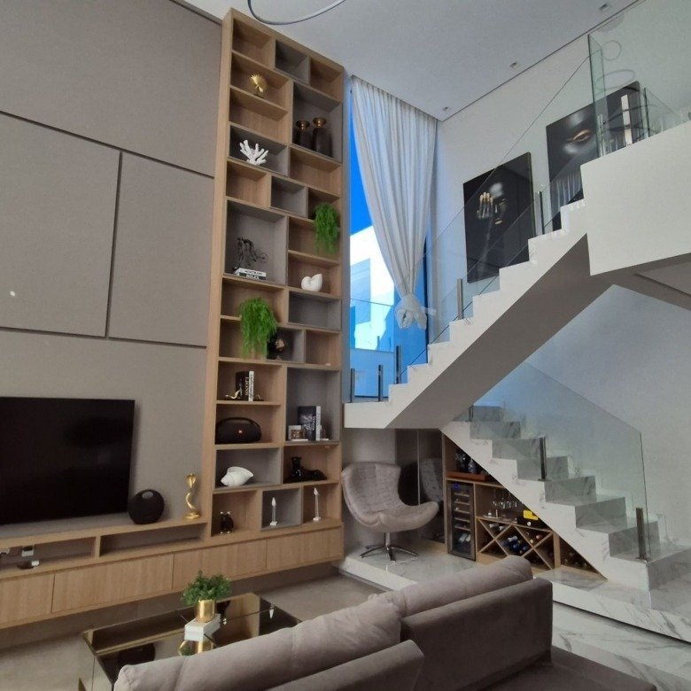 Casa à venda com 335m² de puro conforto em um terreno de 900m² no Riviera de Santa Cristina XIII