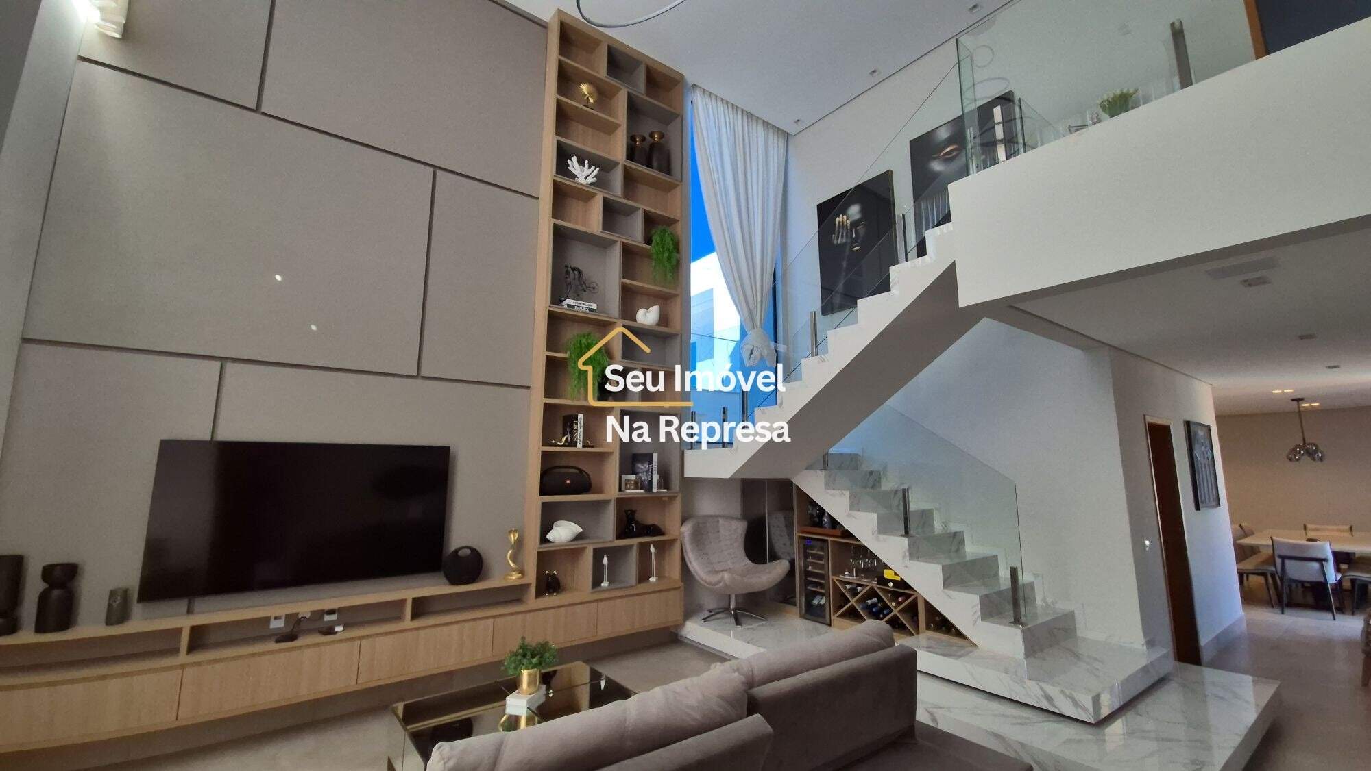 Casa à venda com 335m² de puro conforto em um terreno de 900m² no Riviera de Santa Cristina XIII