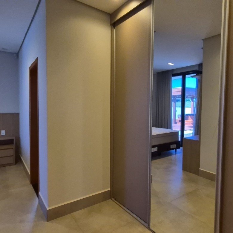 Casa à venda com 335m² de puro conforto em um terreno de 900m² no Riviera de Santa Cristina XIII