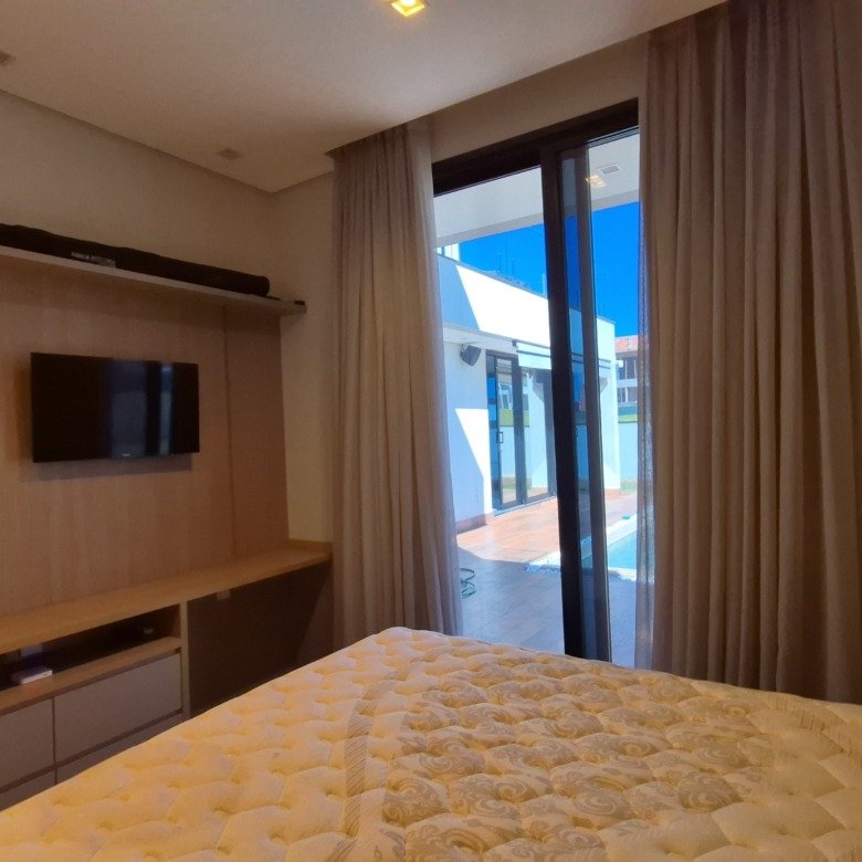 Casa à venda com 335m² de puro conforto em um terreno de 900m² no Riviera de Santa Cristina XIII