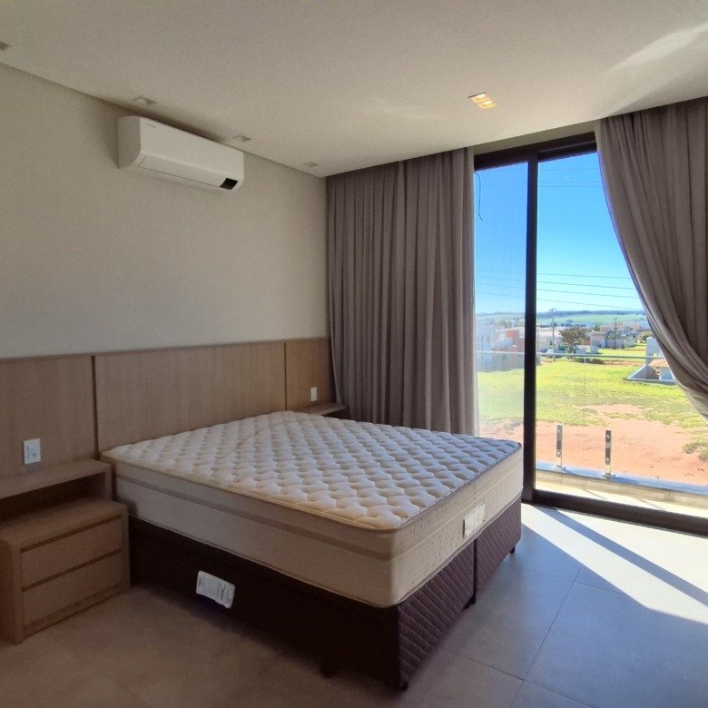 Casa à venda com 335m² de puro conforto em um terreno de 900m² no Riviera de Santa Cristina XIII