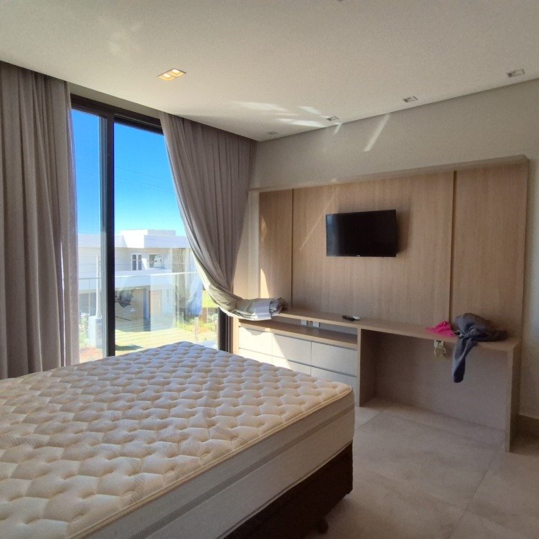 Casa à venda com 335m² de puro conforto em um terreno de 900m² no Riviera de Santa Cristina XIII