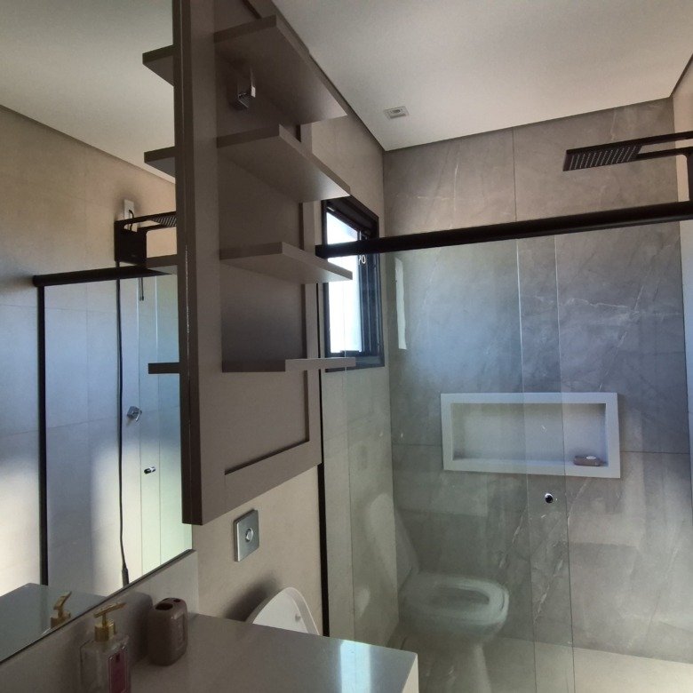 Casa à venda com 335m² de puro conforto em um terreno de 900m² no Riviera de Santa Cristina XIII