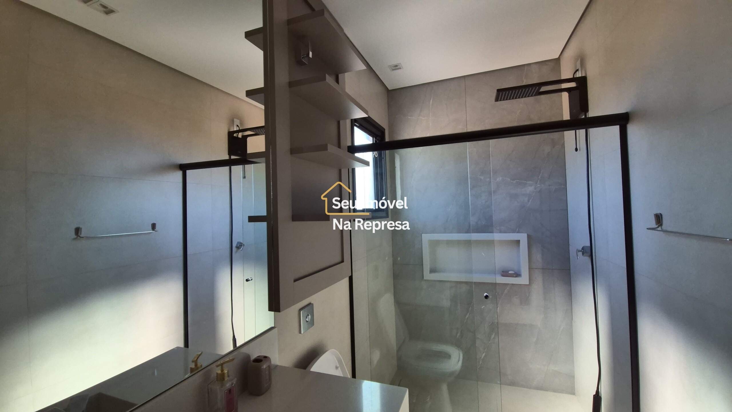 Casa à venda com 335m² de puro conforto em um terreno de 900m² no Riviera de Santa Cristina XIII