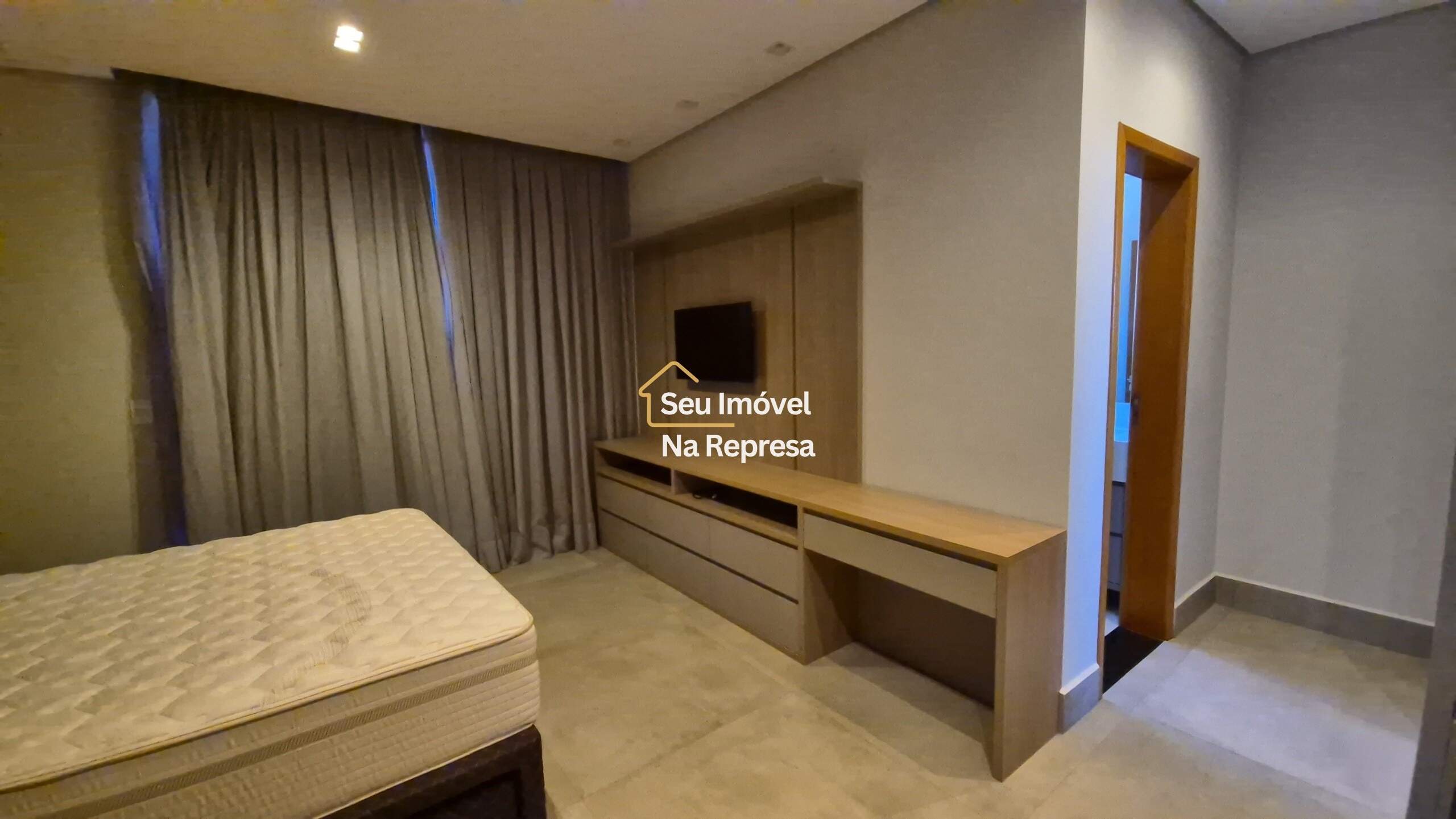 Casa à venda com 335m² de puro conforto em um terreno de 900m² no Riviera de Santa Cristina XIII