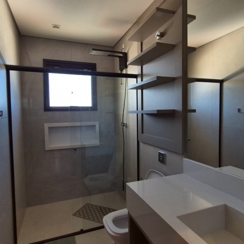 Casa à venda com 335m² de puro conforto em um terreno de 900m² no Riviera de Santa Cristina XIII