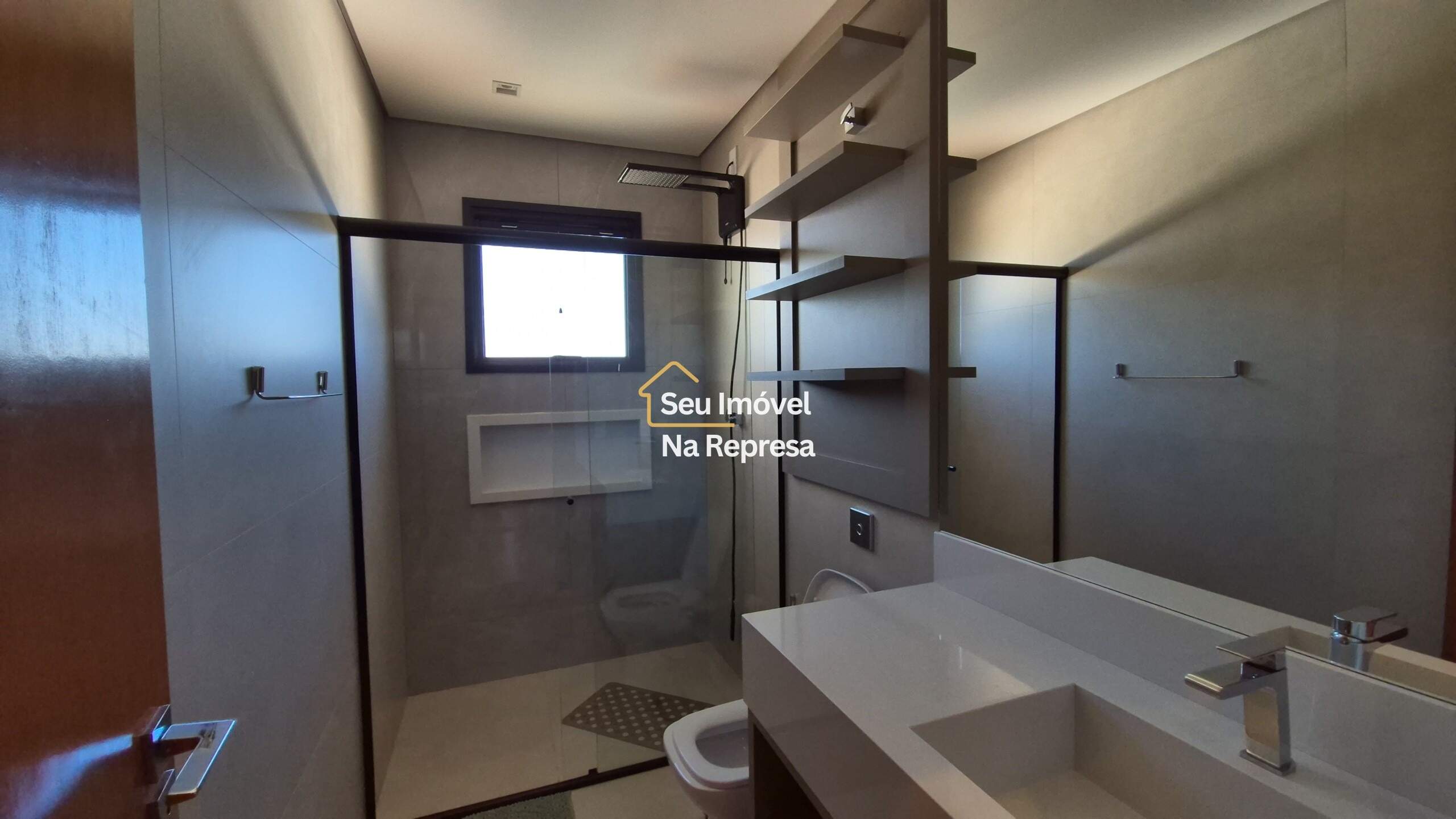 Casa à venda com 335m² de puro conforto em um terreno de 900m² no Riviera de Santa Cristina XIII