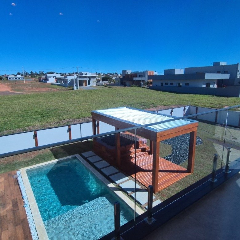 Casa à venda com 335m² de puro conforto em um terreno de 900m² no Riviera de Santa Cristina XIII