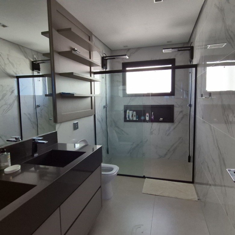 Casa à venda com 335m² de puro conforto em um terreno de 900m² no Riviera de Santa Cristina XIII