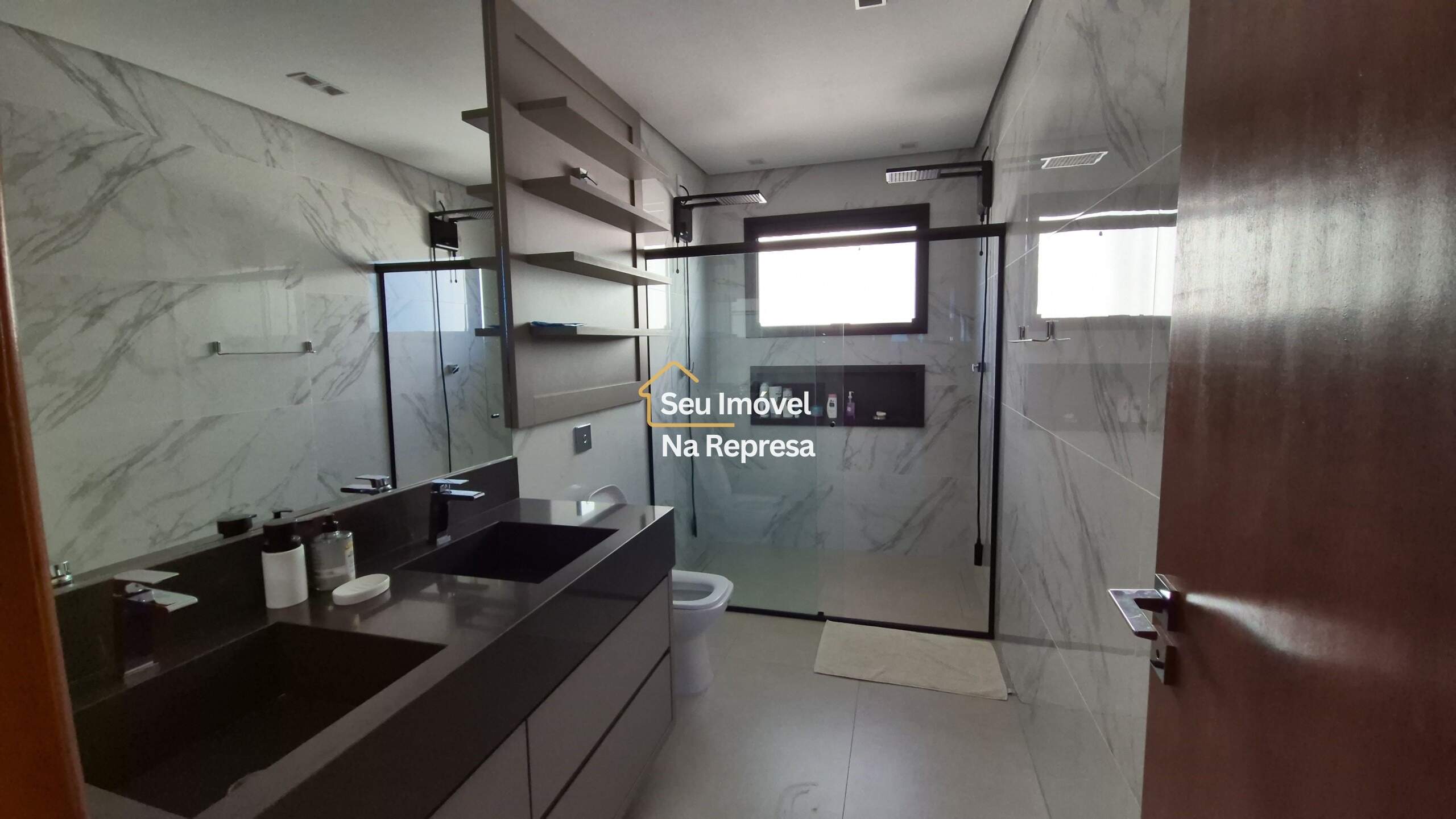 Casa à venda com 335m² de puro conforto em um terreno de 900m² no Riviera de Santa Cristina XIII