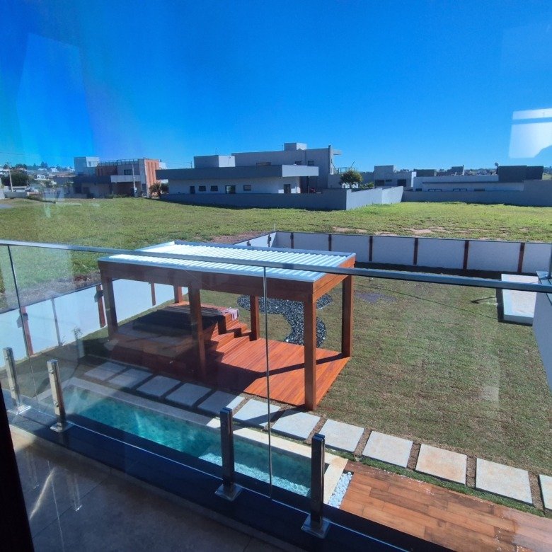 Casa à venda com 335m² de puro conforto em um terreno de 900m² no Riviera de Santa Cristina XIII