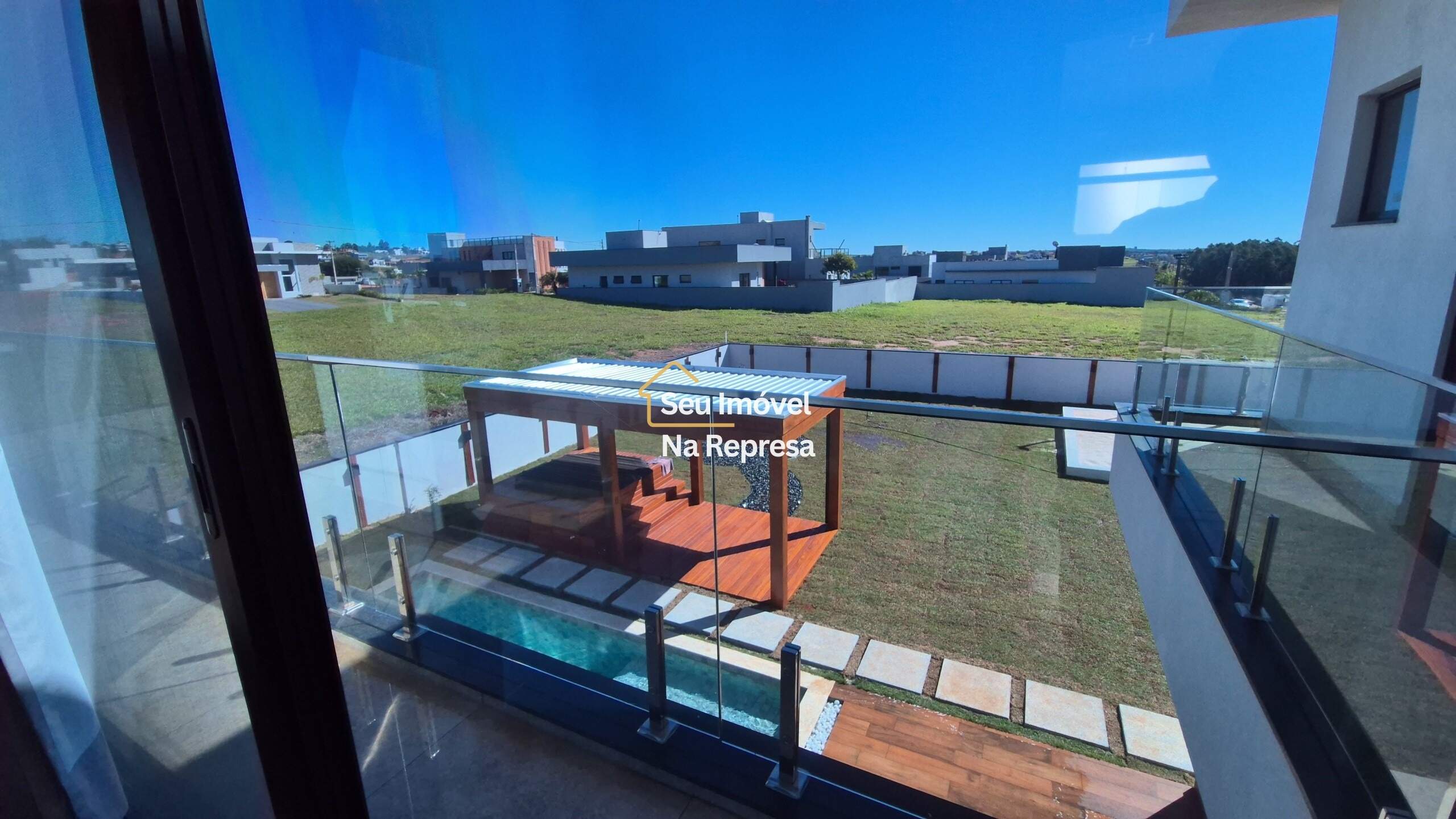 Casa à venda com 335m² de puro conforto em um terreno de 900m² no Riviera de Santa Cristina XIII