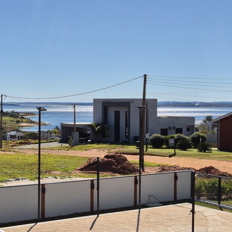 Casa à venda com 335m² de puro conforto em um terreno de 900m² no Riviera de Santa Cristina XIII