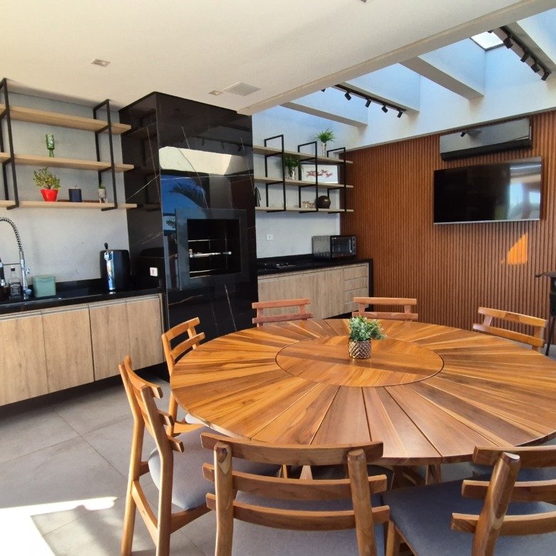 Casa à venda com 335m² de puro conforto em um terreno de 900m² no Riviera de Santa Cristina XIII