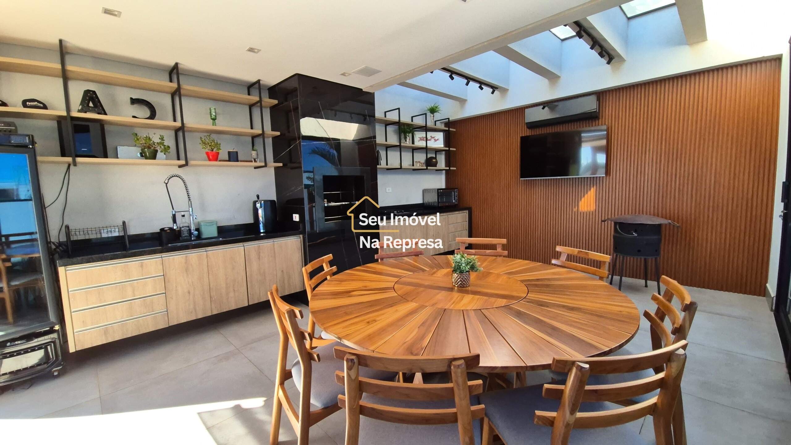 Casa à venda com 335m² de puro conforto em um terreno de 900m² no Riviera de Santa Cristina XIII