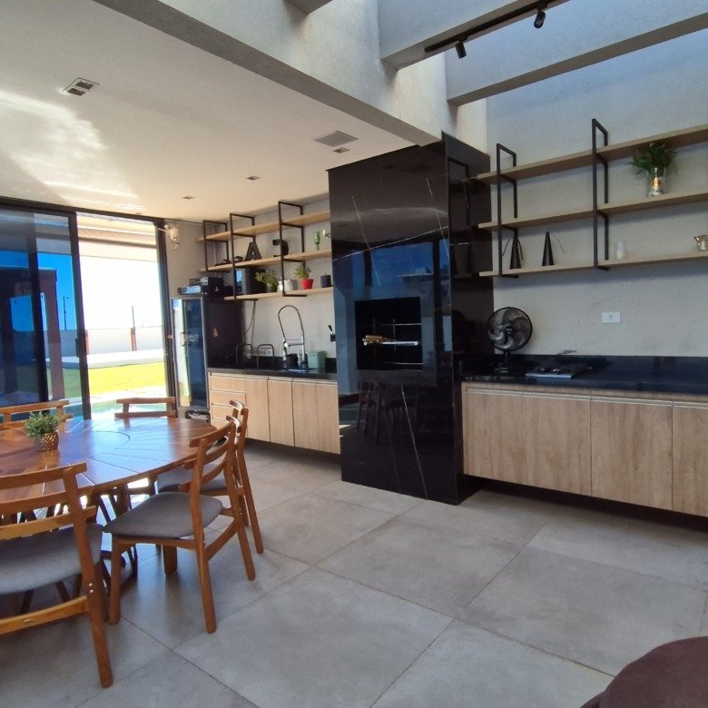 Casa à venda com 335m² de puro conforto em um terreno de 900m² no Riviera de Santa Cristina XIII
