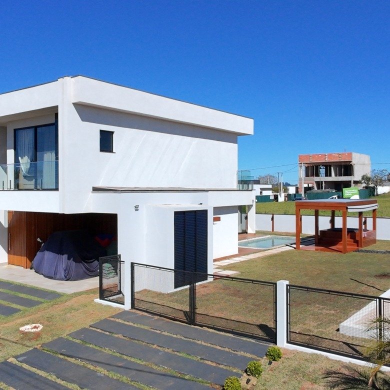 Casa à venda com 335m² de puro conforto em um terreno de 900m² no Riviera de Santa Cristina XIII
