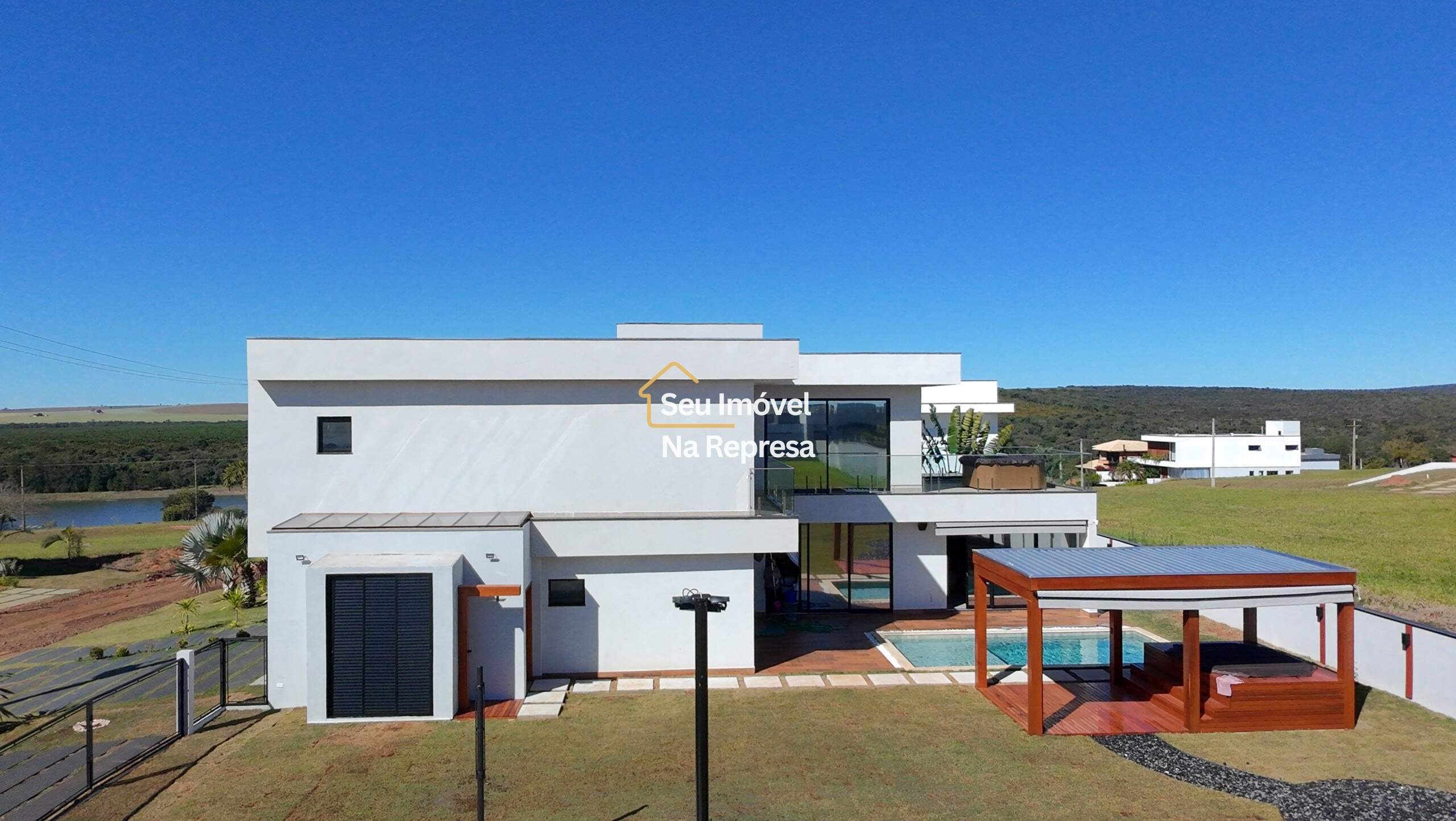 Casa à venda com 335m² de puro conforto em um terreno de 900m² no Riviera de Santa Cristina XIII