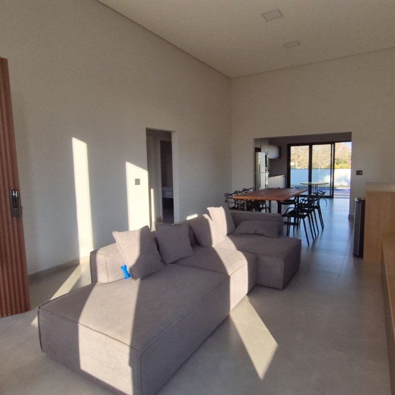 Casa térrea com piscina e mobiliada à venda no Riviera de Santa Cristina XIII - Iate HZE18XI