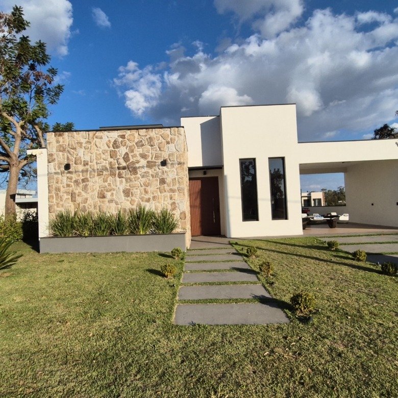 Casa térrea com piscina e mobiliada à venda no Riviera de Santa Cristina XIII - Iate HZE18XI
