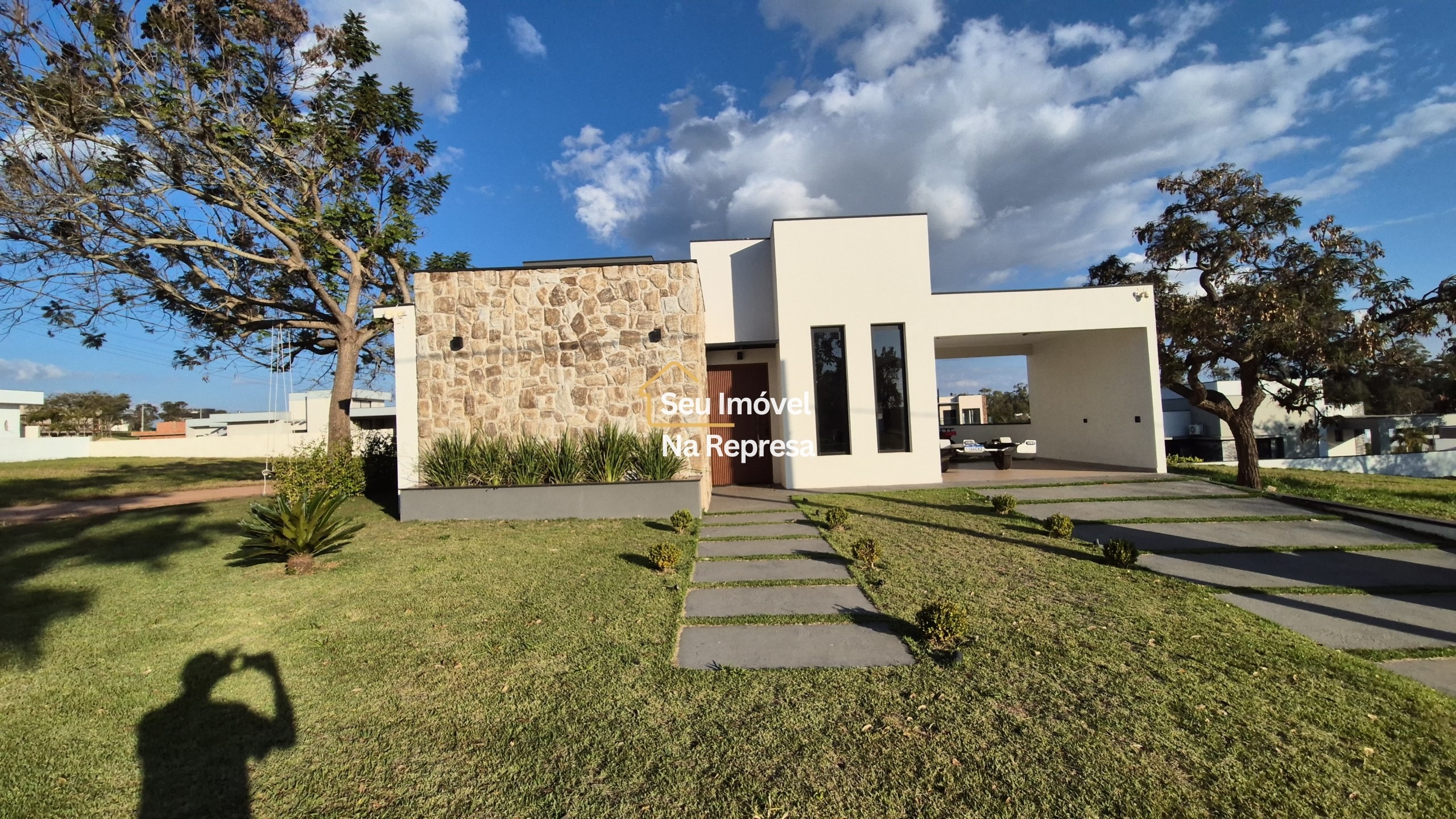 Casa térrea com piscina e mobiliada à venda no Riviera de Santa Cristina XIII - Iate HZE18XI