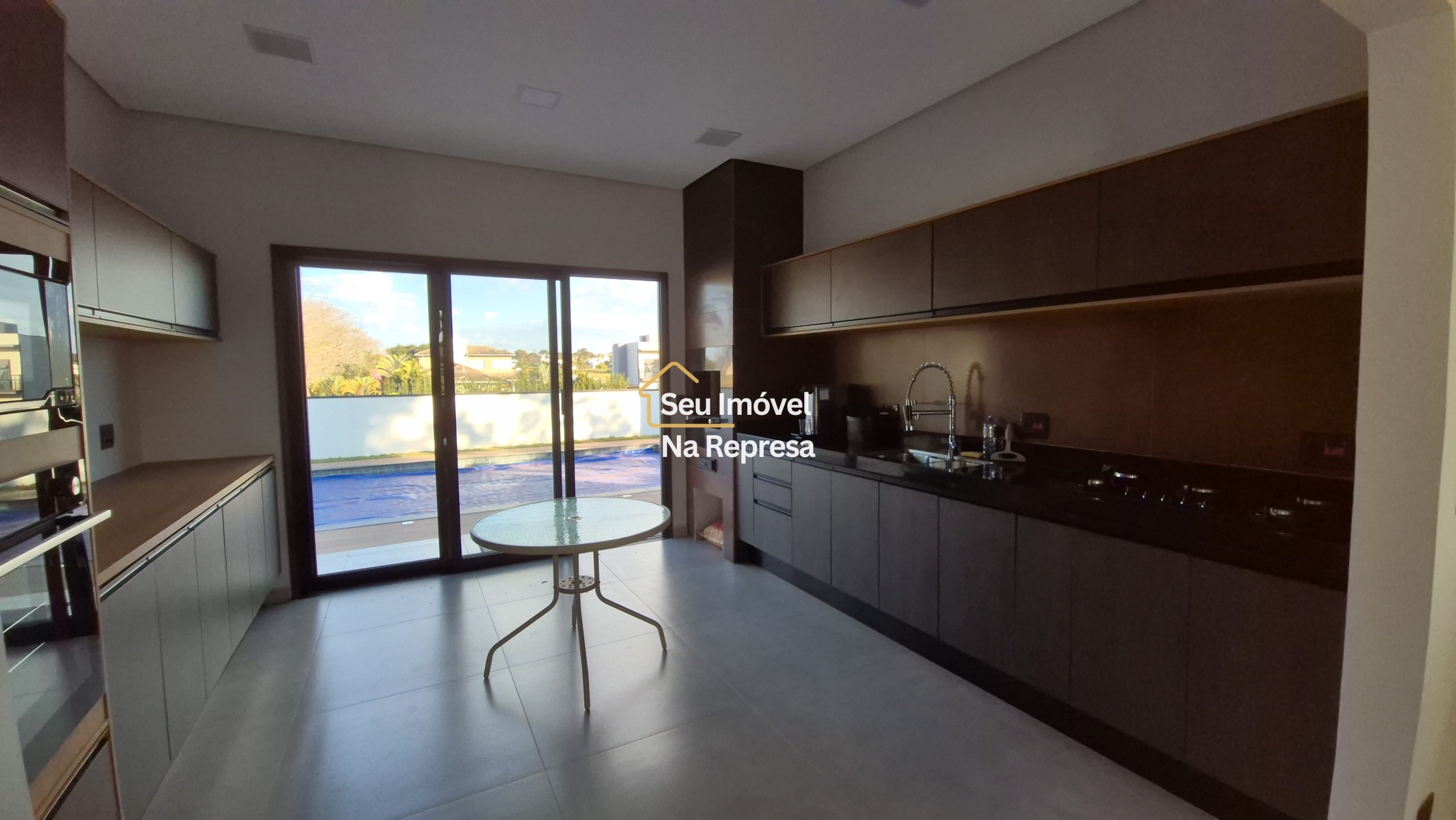 Casa térrea com piscina e mobiliada à venda no Riviera de Santa Cristina XIII - Iate HZE18XI