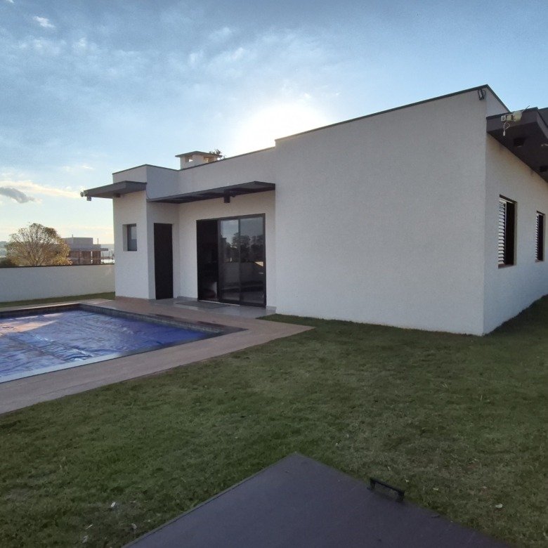 Casa térrea com piscina e mobiliada à venda no Riviera de Santa Cristina XIII - Iate HZE18XI