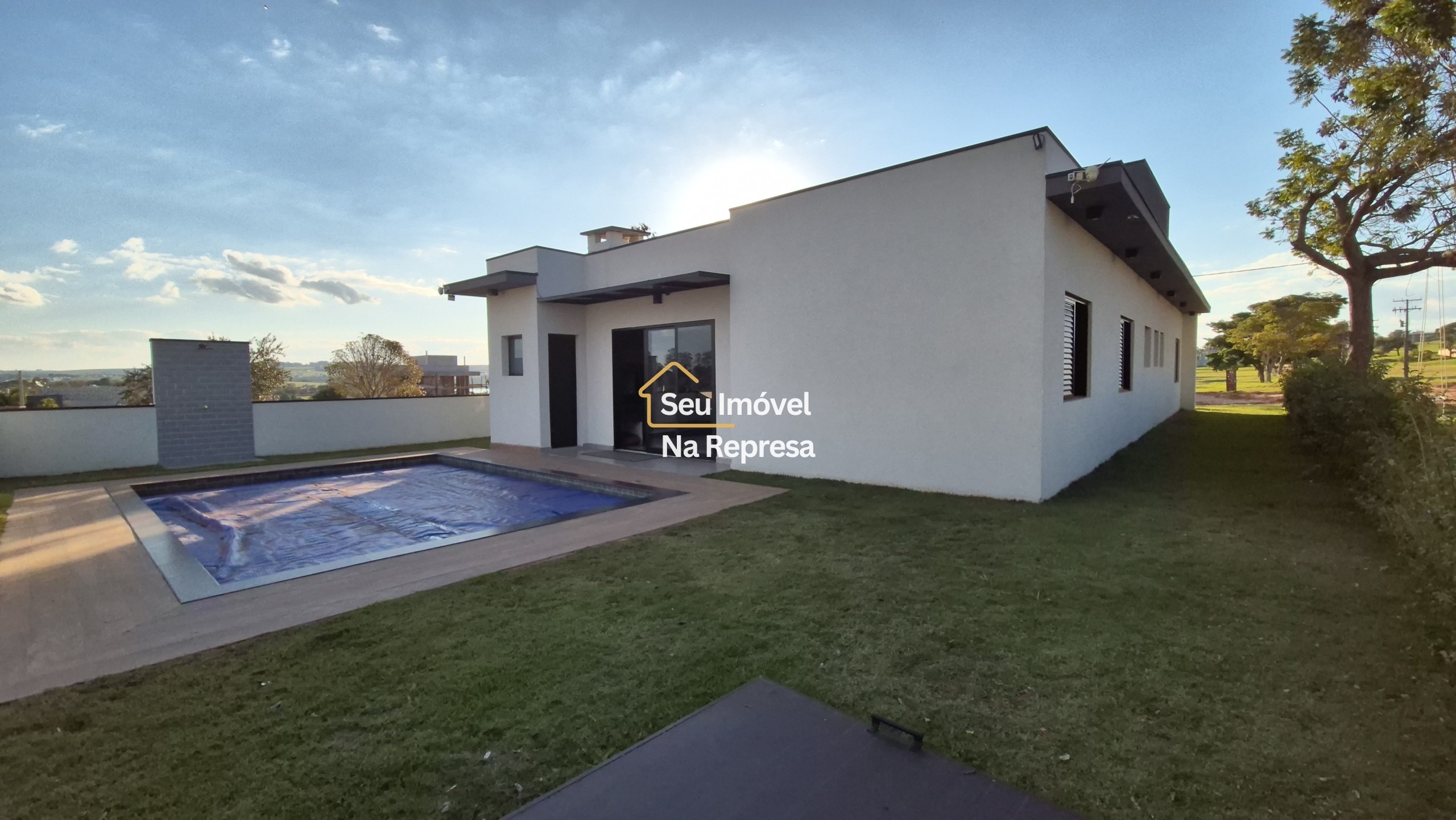 Casa térrea com piscina e mobiliada à venda no Riviera de Santa Cristina XIII - Iate HZE18XI